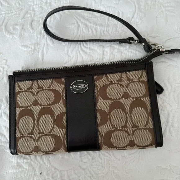 NWOT Coach Brown and Tan Signature Wristlet Clutch - Picture 5 of 6